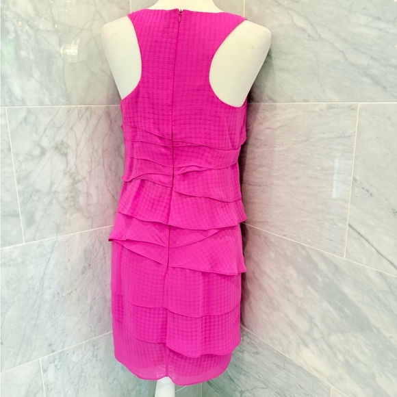 Shoshanna - Magenta Textured Tiered Sleeveless Racerback Silk Shift Dress Sz 4 - Picture 6 of 8